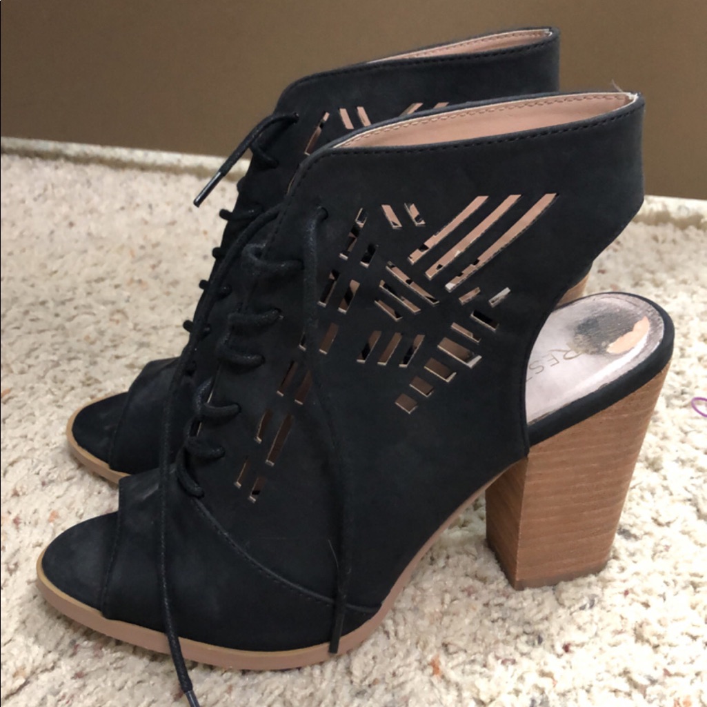 Restricted Brand Shoes  Size 7